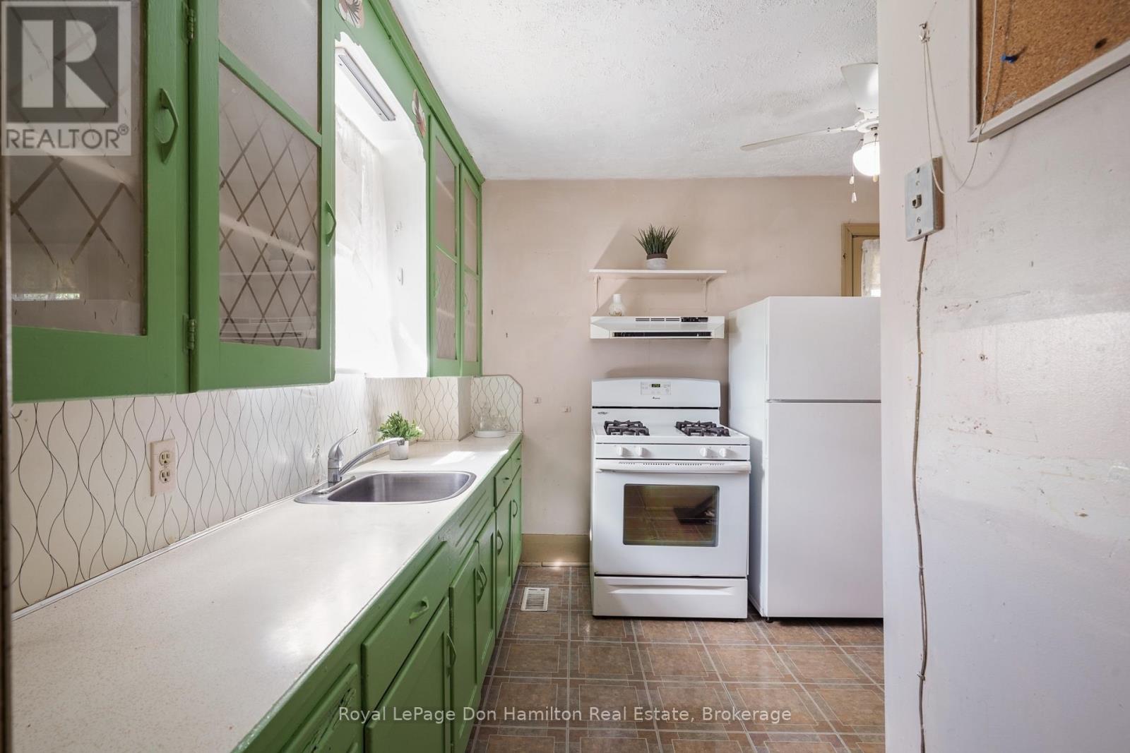 21 Elgin Street, Southwest Middlesex (Appin), ON - Indoor Photo Showing Kitchen