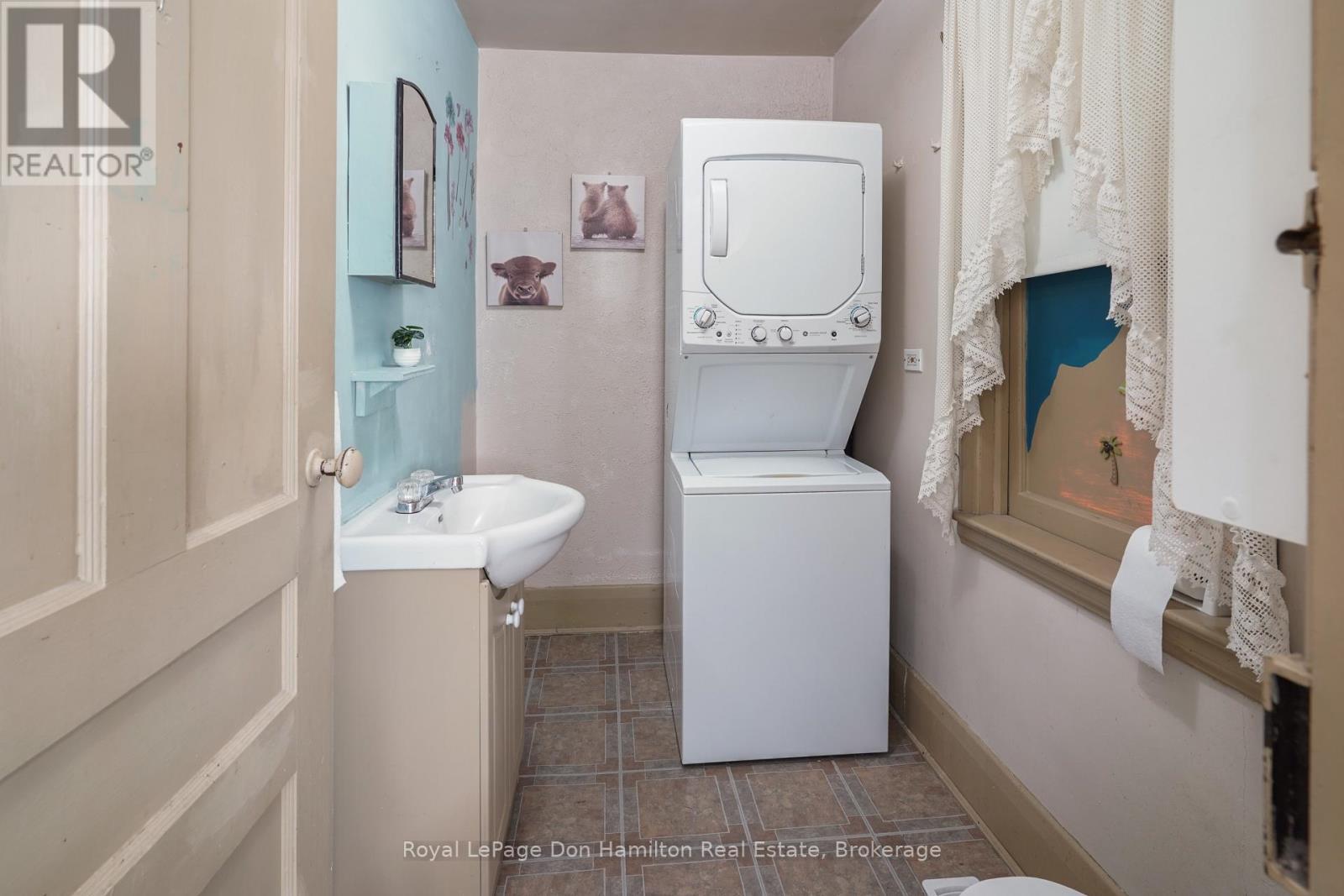 21 Elgin Street, Southwest Middlesex (Appin), ON - Indoor Photo Showing Laundry Room