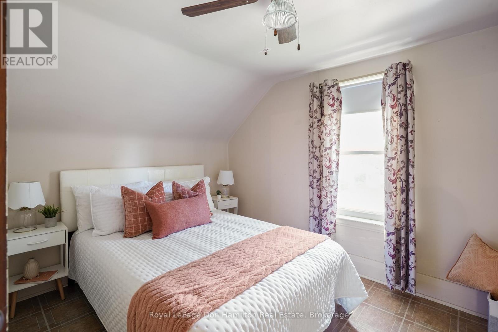 21 Elgin Street, Southwest Middlesex (Appin), ON - Indoor Photo Showing Bedroom
