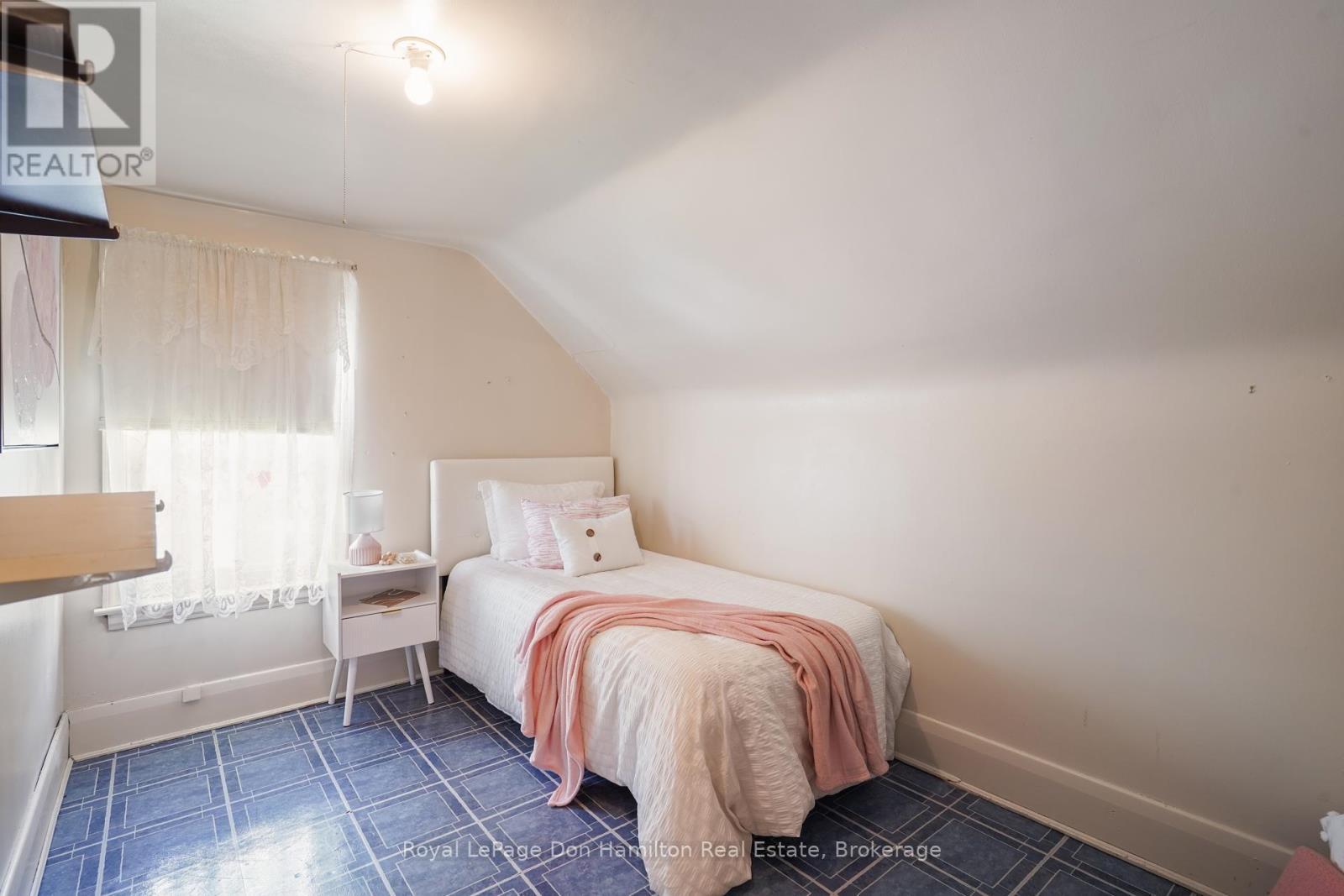 21 Elgin Street, Southwest Middlesex (Appin), ON - Indoor Photo Showing Bedroom