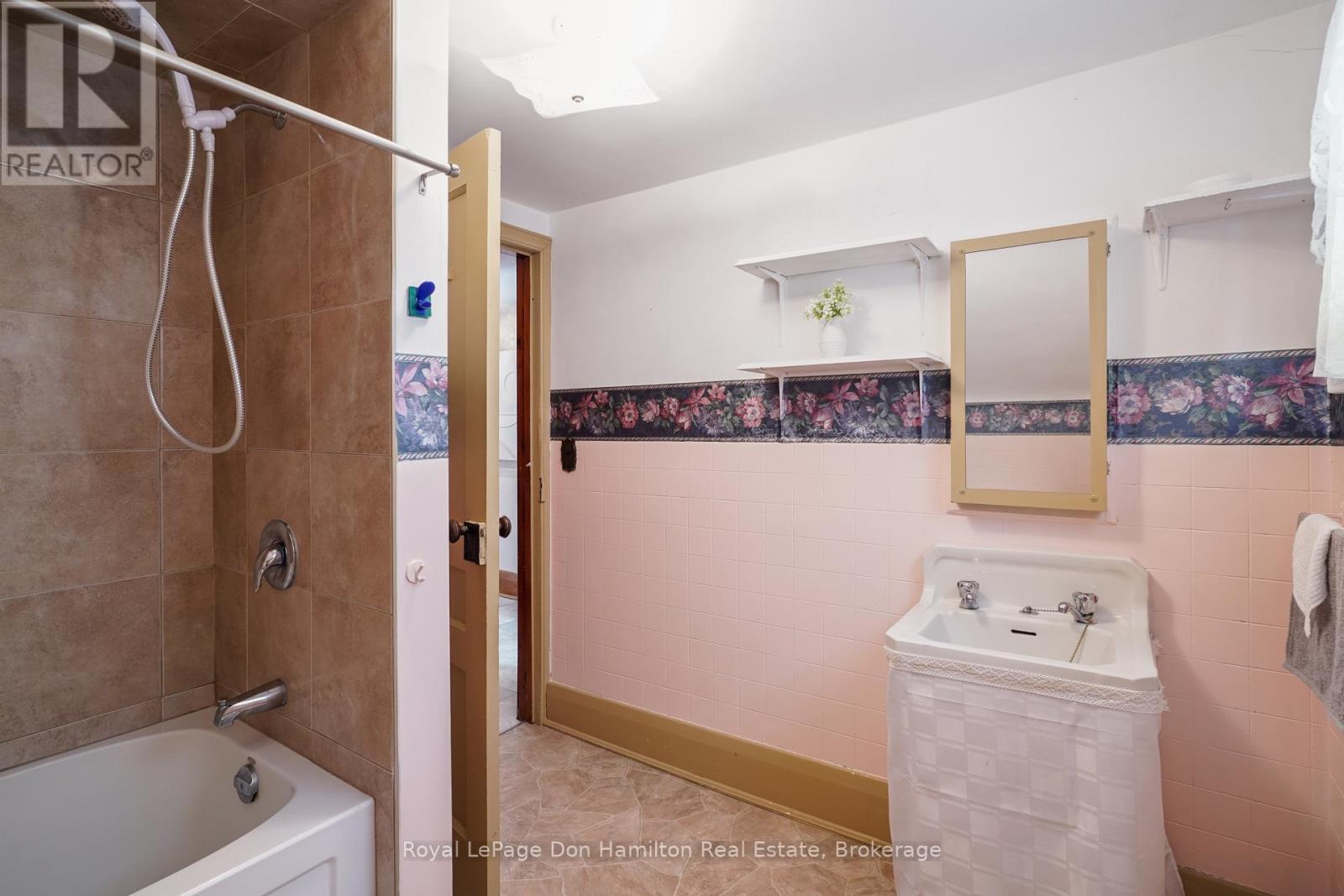 21 Elgin Street, Southwest Middlesex (Appin), ON - Indoor Photo Showing Bathroom
