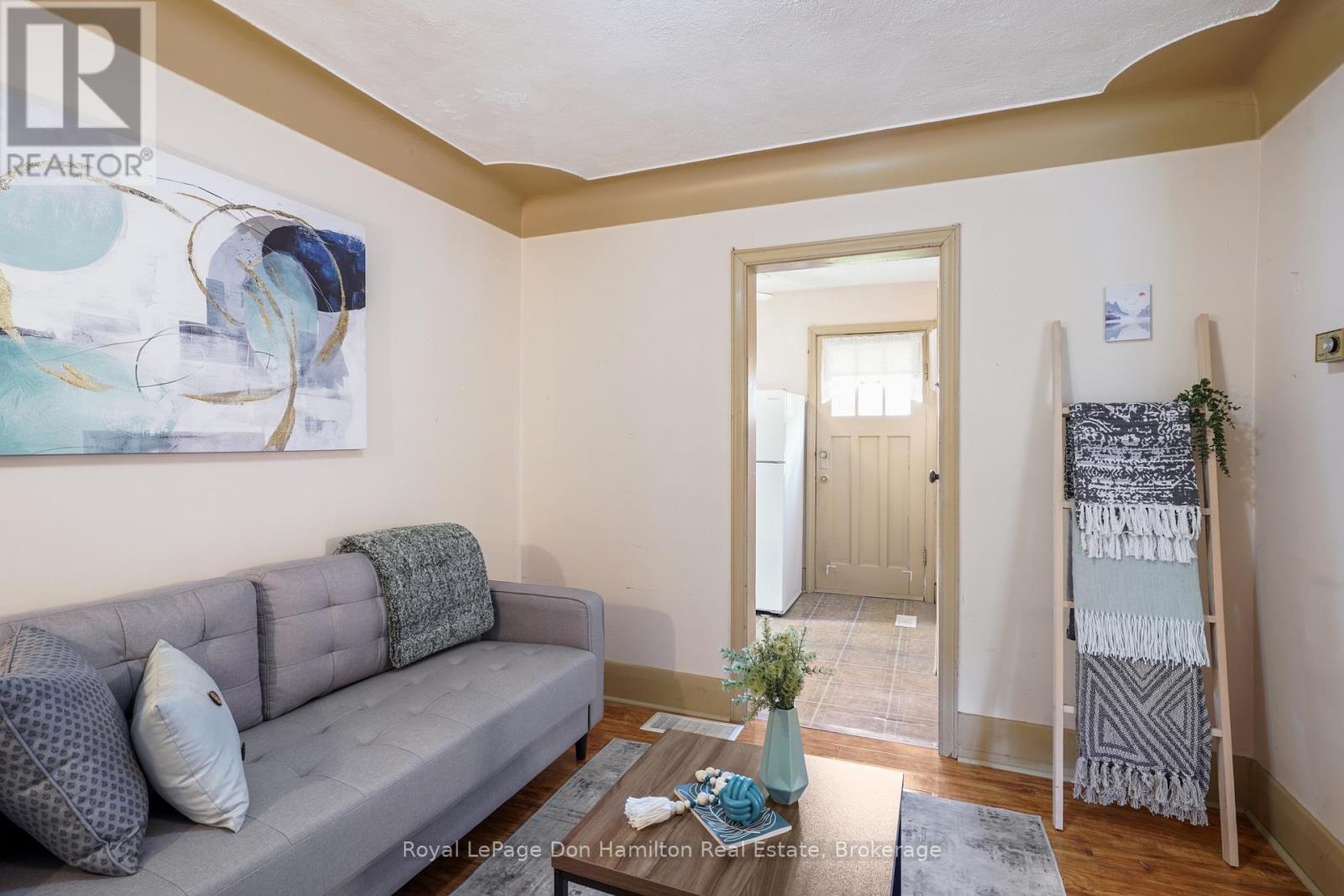 21 Elgin Street, Southwest Middlesex (Appin), ON - Indoor Photo Showing Living Room