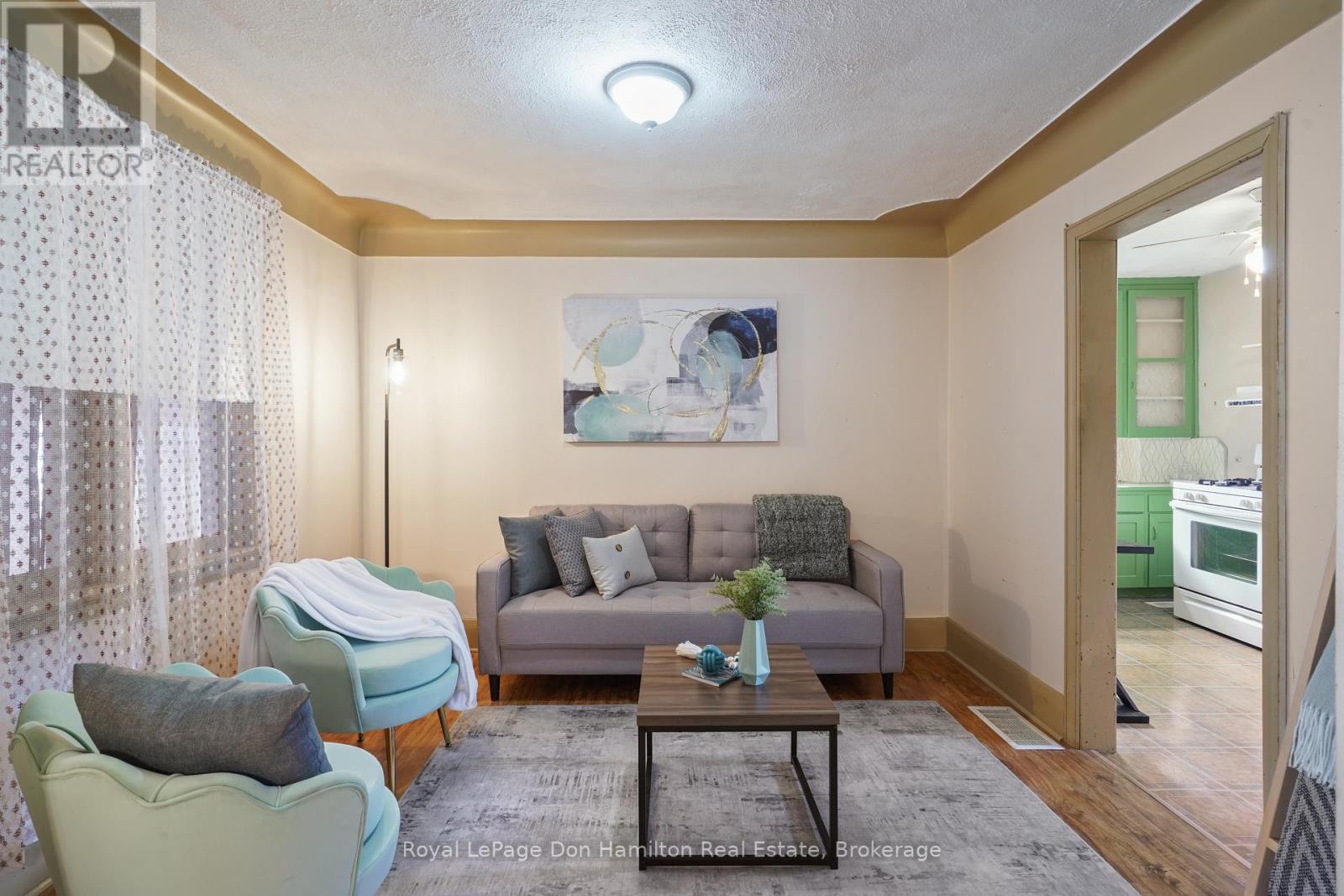 21 Elgin Street, Southwest Middlesex (Appin), ON - Indoor Photo Showing Living Room