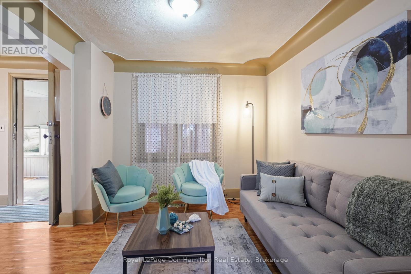 21 Elgin Street, Southwest Middlesex (Appin), ON - Indoor Photo Showing Living Room