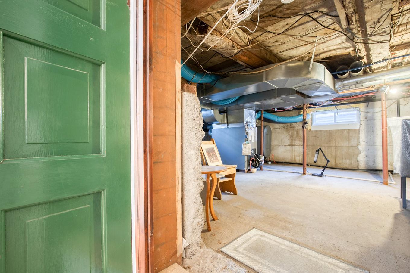 Atelier - 12 Rue Genest, Saint-Jean-Sur-Richelieu, QC - Indoor Photo Showing Basement