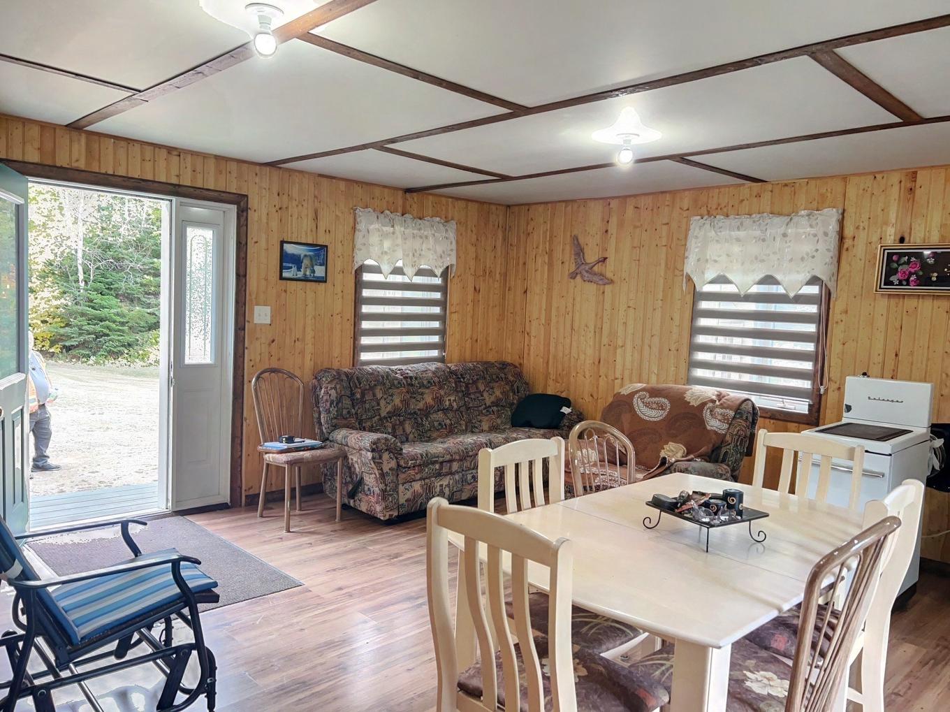 Salon - 2 Rivière Hall, Paspébiac, QC - Indoor Photo Showing Dining Room