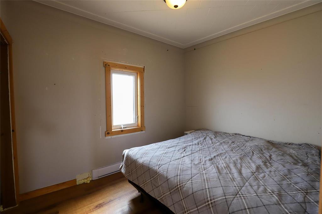 21050 144 Road Ne, Riverton, MB - Indoor Photo Showing Bedroom