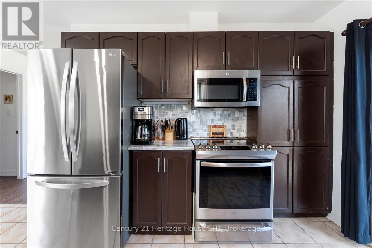 125 Gretel Place, Welland (N. Welland), ON - Indoor Photo Showing Kitchen With Stainless Steel Kitchen