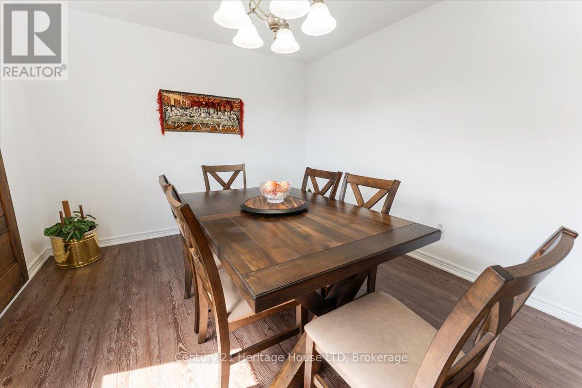 125 Gretel Place, Welland (N. Welland), ON - Indoor Photo Showing Dining Room