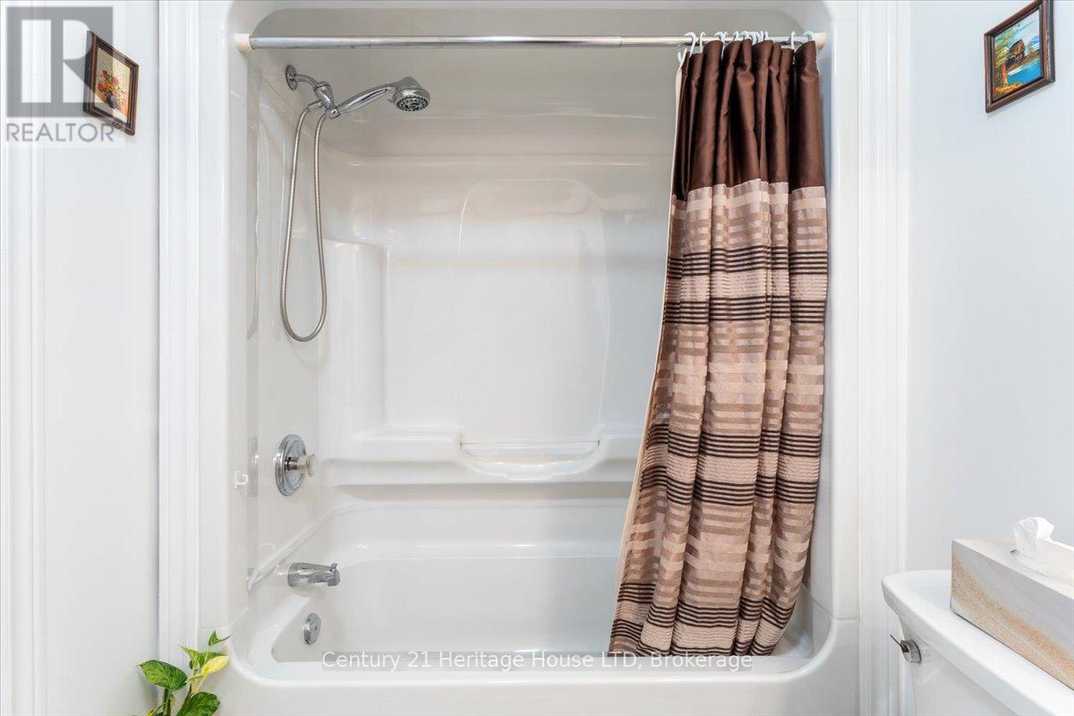 125 Gretel Place, Welland (N. Welland), ON - Indoor Photo Showing Bathroom