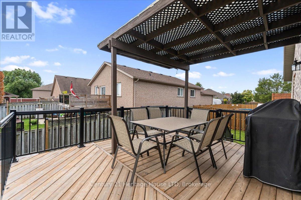 125 Gretel Place, Welland (N. Welland), ON - Outdoor With Deck Patio Veranda With Exterior