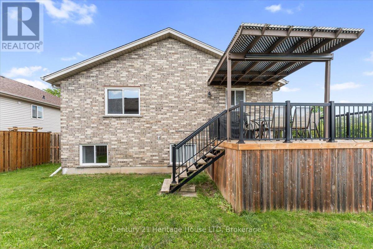 125 Gretel Place, Welland (N. Welland), ON - Outdoor With Deck Patio Veranda With Exterior