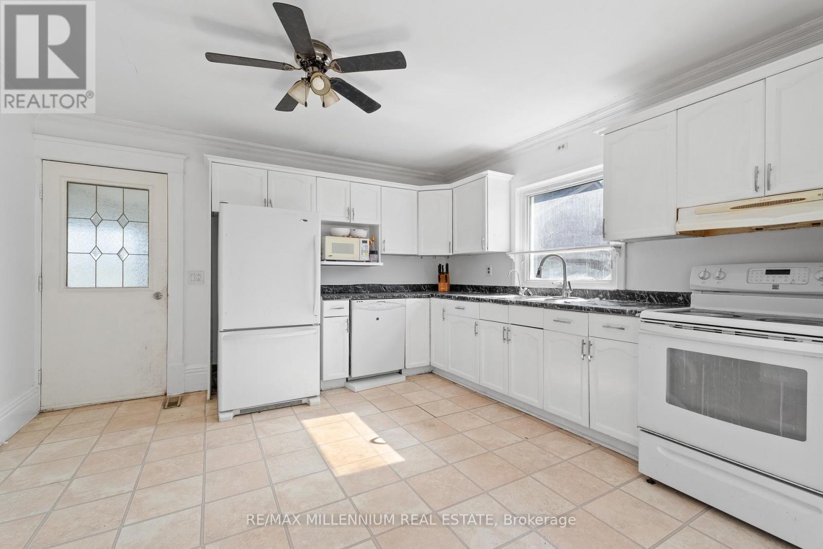 2157 Keene Road, Otonabee-South Monaghan, ON - Indoor Photo Showing Kitchen With Double Sink