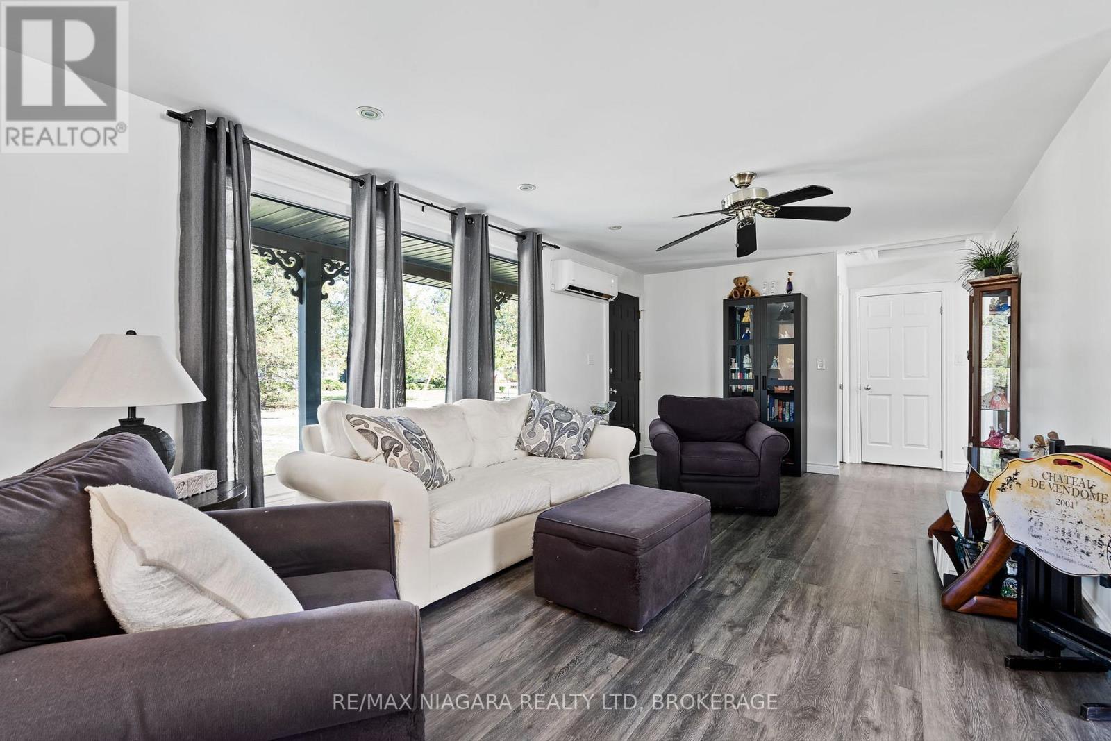 2837 Firelane 4, Port Colborne (Sherkston), ON - Indoor Photo Showing Living Room