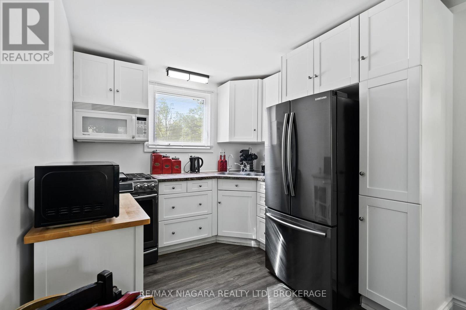 2837 Firelane 4, Port Colborne (Sherkston), ON - Indoor Photo Showing Kitchen