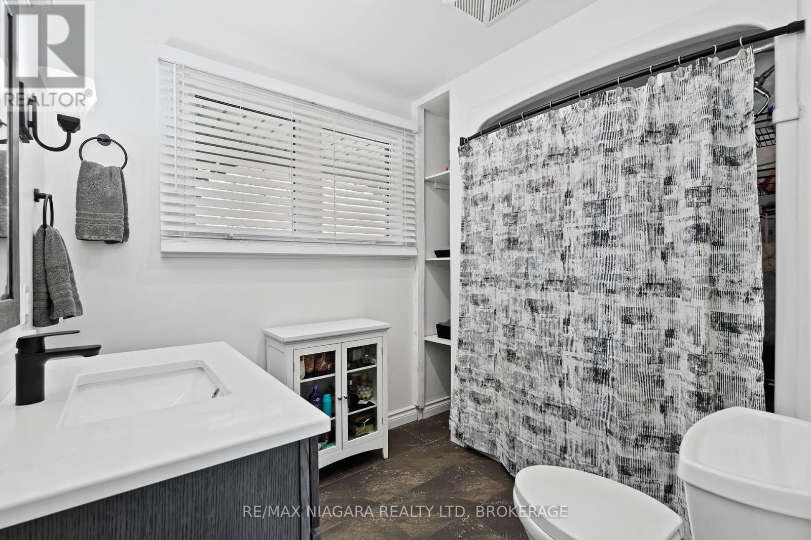 2837 Firelane 4, Port Colborne (Sherkston), ON - Indoor Photo Showing Bathroom