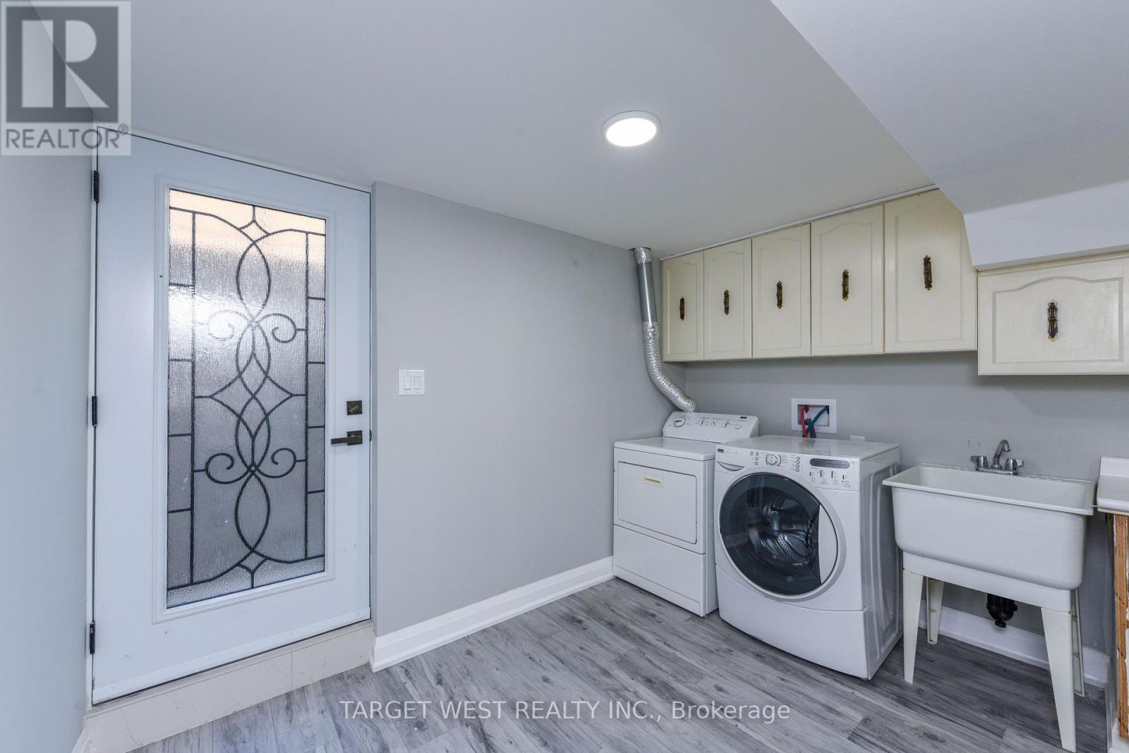 1263 Crestdale Road, Mississauga, ON - Indoor Photo Showing Laundry Room