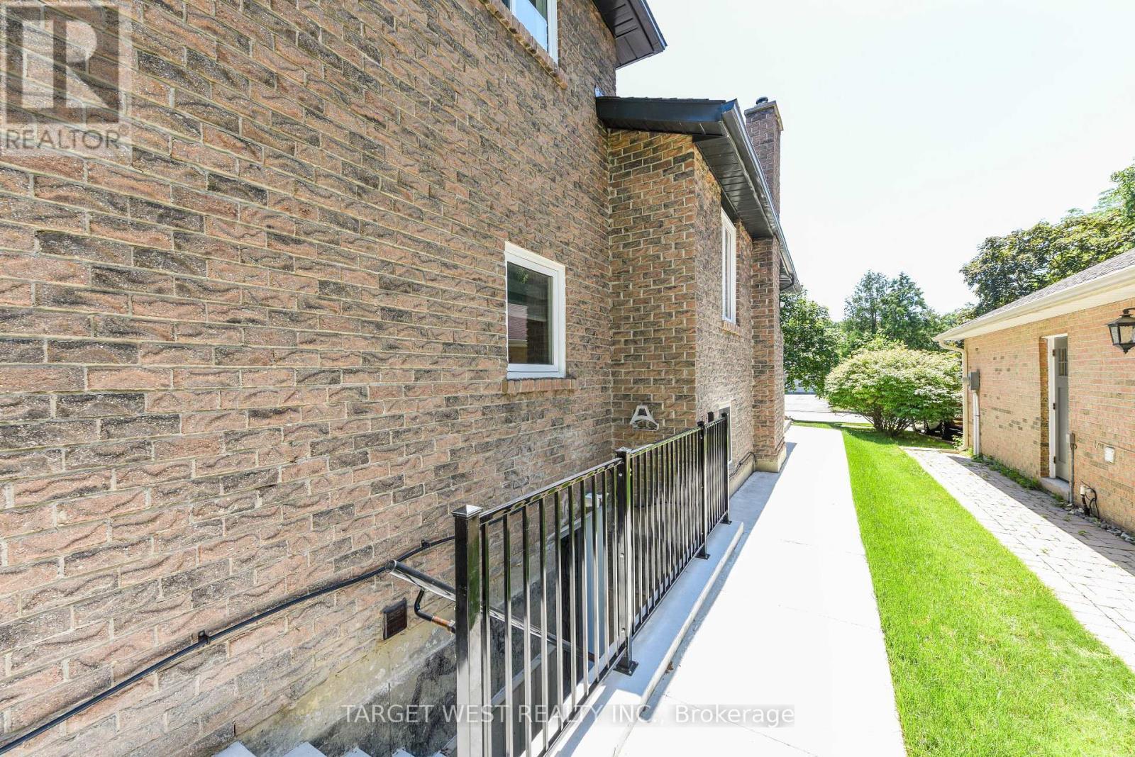 1263 Crestdale Road, Mississauga, ON - Outdoor With Exterior