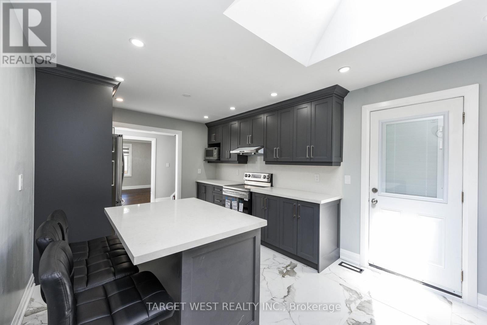 1263 Crestdale Road, Mississauga, ON - Indoor Photo Showing Kitchen