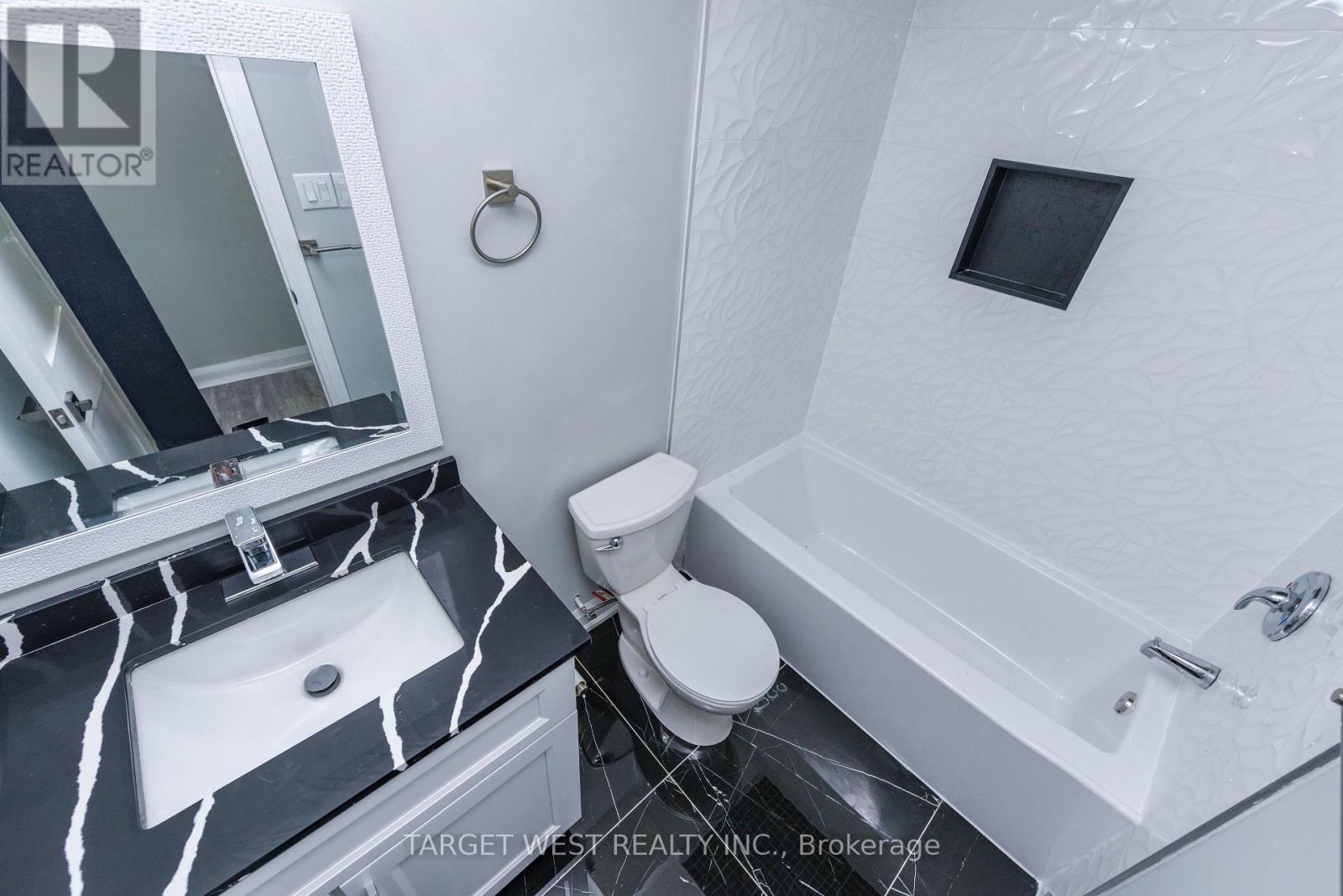 1263 Crestdale Road, Mississauga, ON - Indoor Photo Showing Bathroom