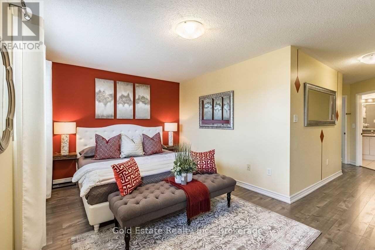45 Rotunda Street, Brampton, ON - Indoor Photo Showing Living Room