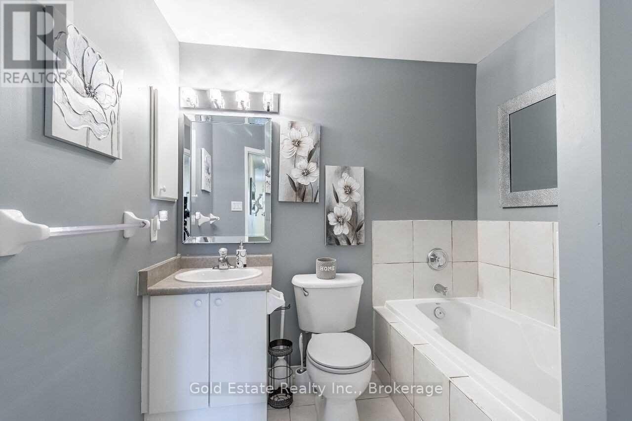 45 Rotunda Street, Brampton, ON - Indoor Photo Showing Bathroom