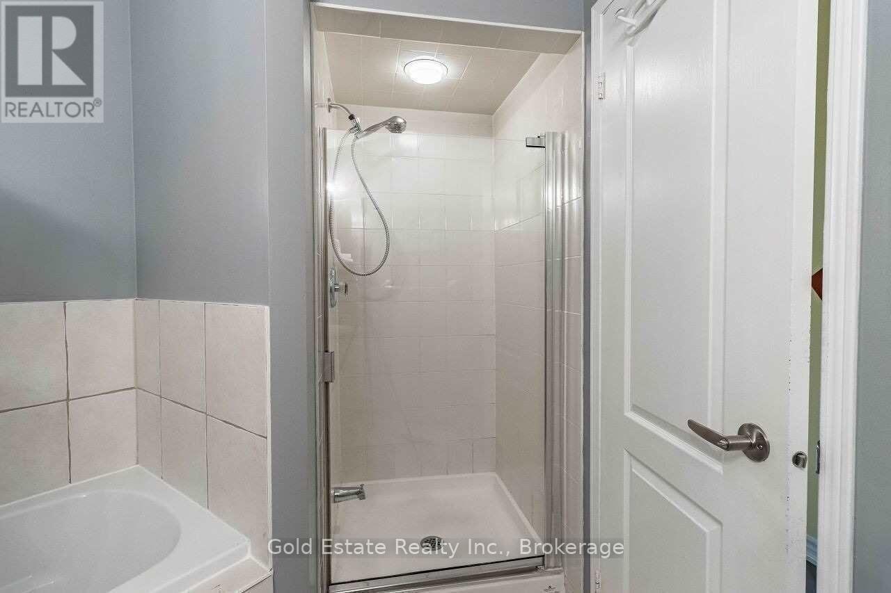 45 Rotunda Street, Brampton, ON - Indoor Photo Showing Bathroom