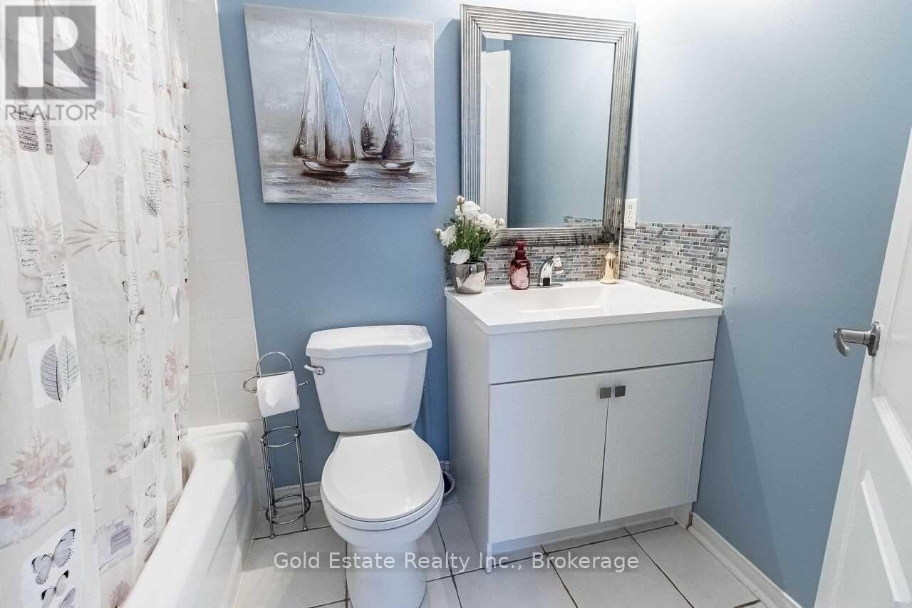 45 Rotunda Street, Brampton, ON - Indoor Photo Showing Bathroom