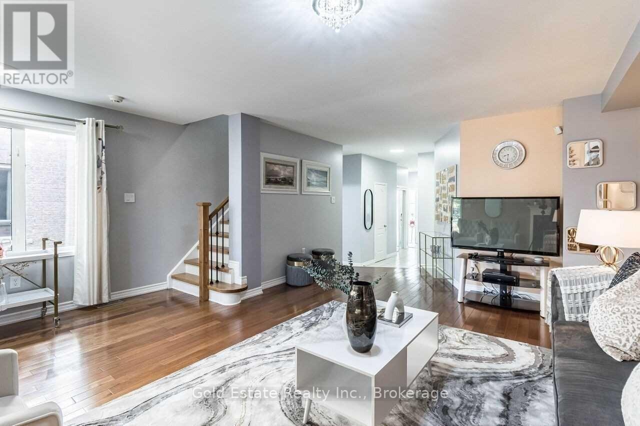 45 Rotunda Street, Brampton, ON - Indoor Photo Showing Living Room
