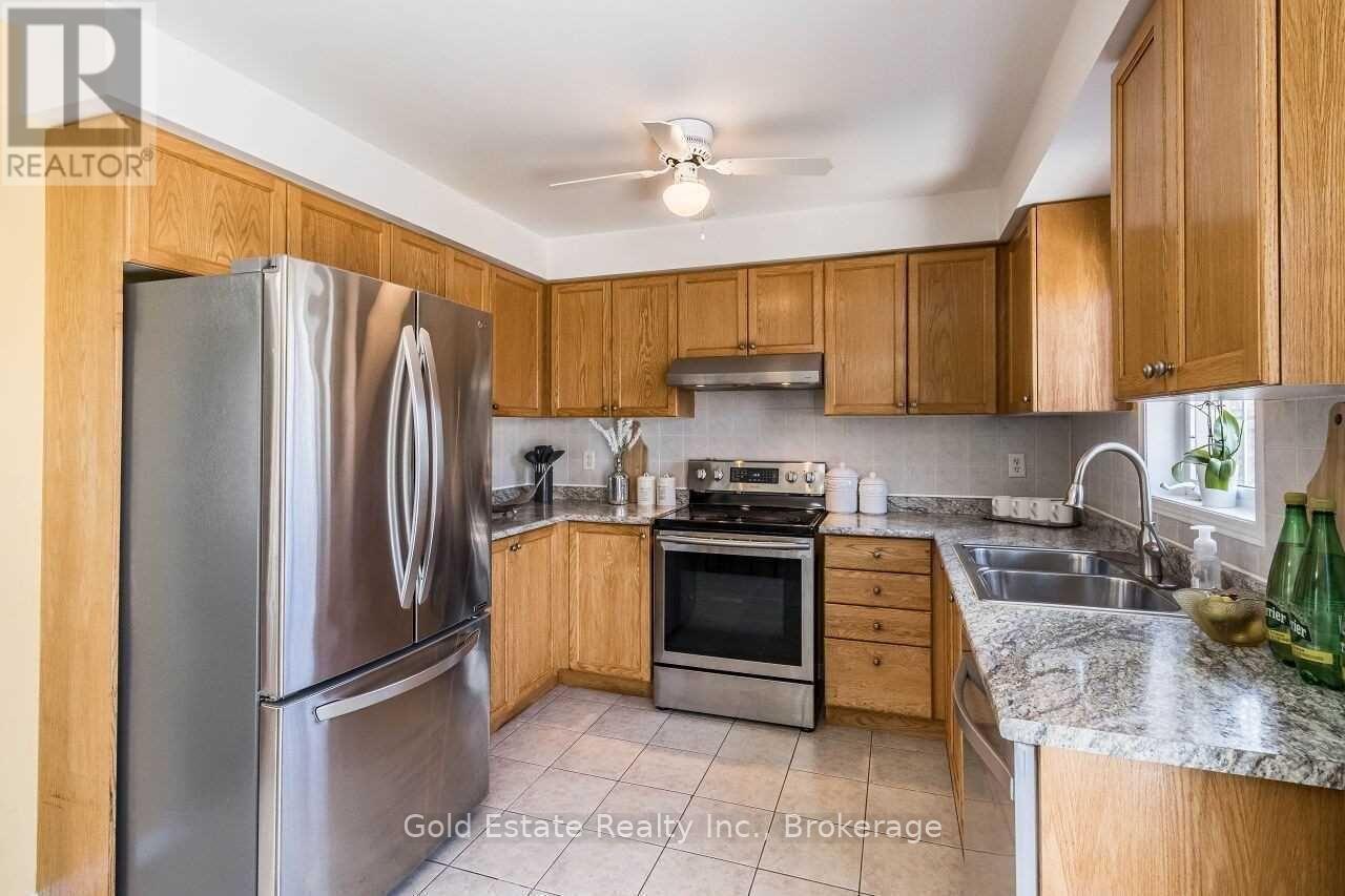 45 Rotunda Street, Brampton, ON - Indoor Photo Showing Kitchen With Double Sink