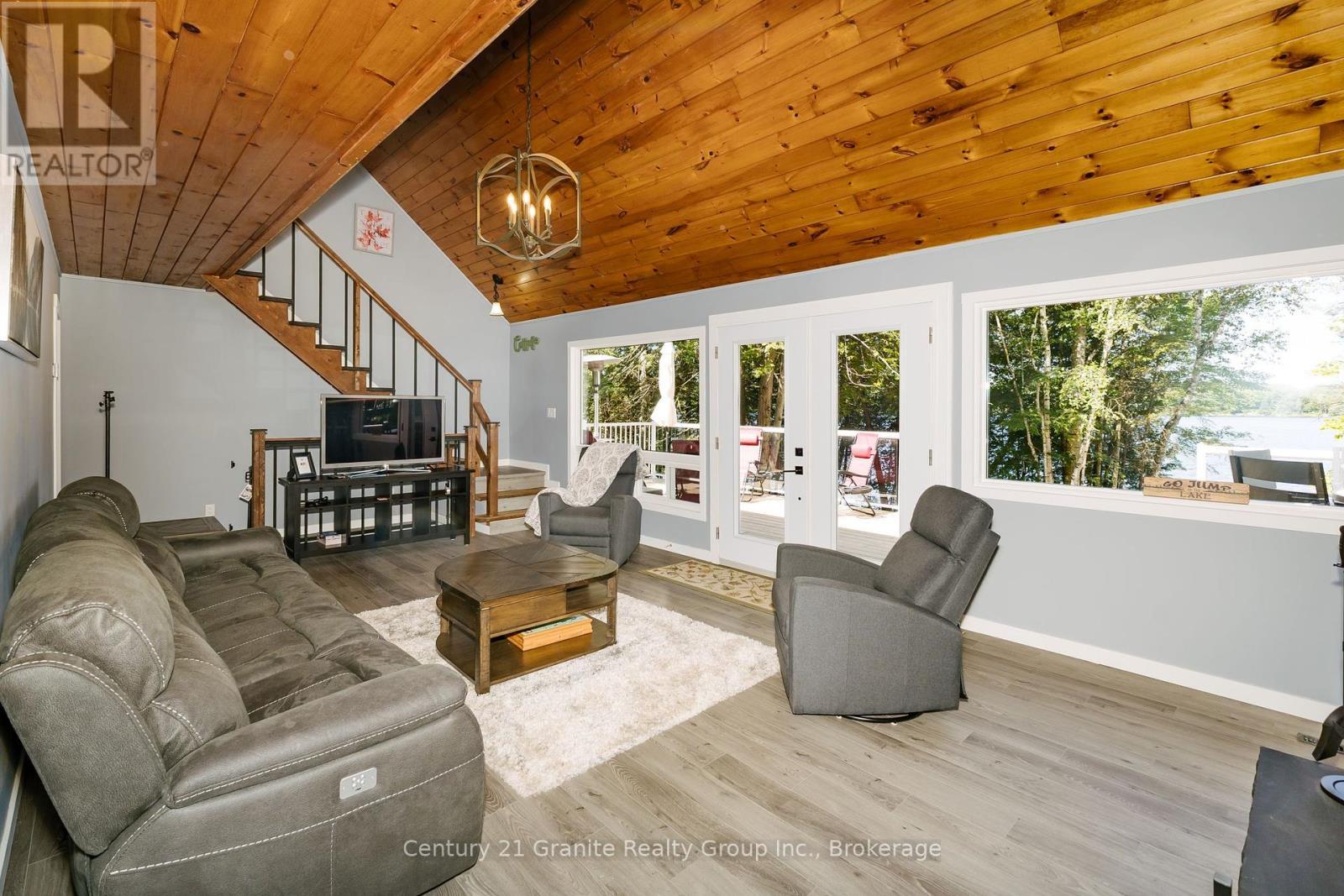 2347 Kashagawigamog Lake Road, Minden Hills (Minden), ON - Indoor Photo Showing Living Room