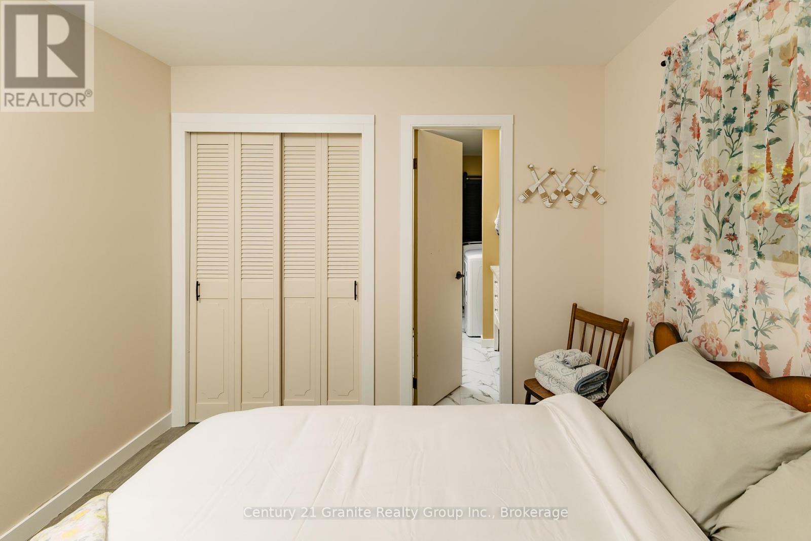 2347 Kashagawigamog Lake Road, Minden Hills (Minden), ON - Indoor Photo Showing Bedroom