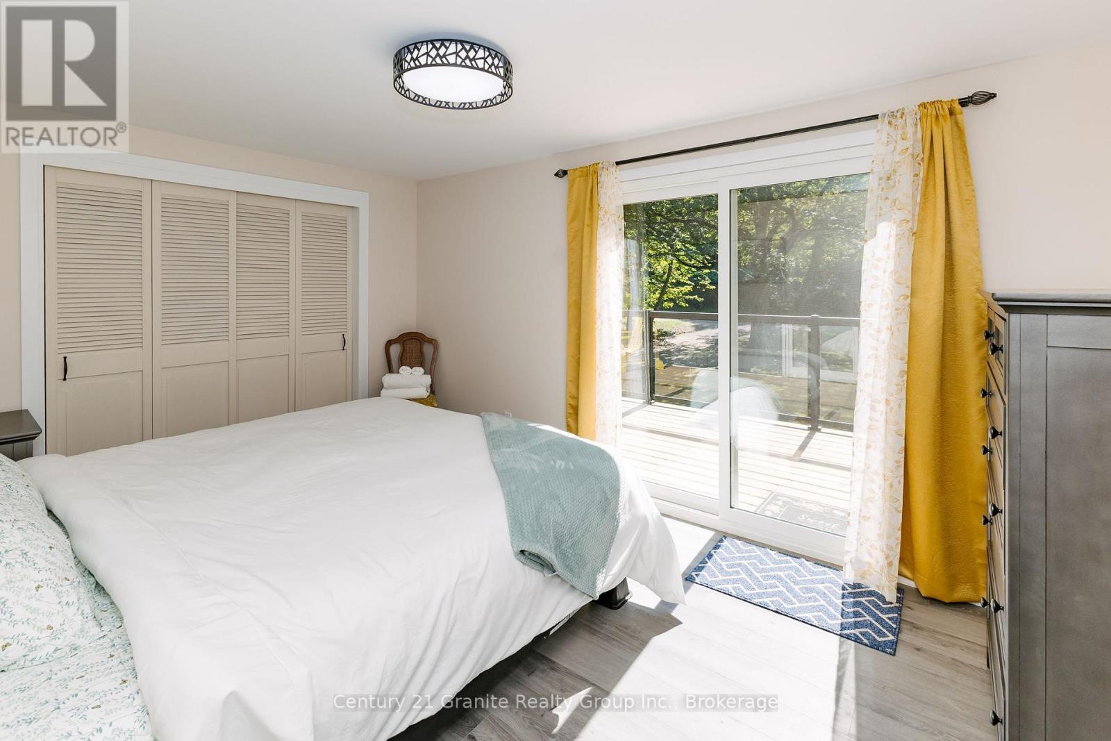 2347 Kashagawigamog Lake Road, Minden Hills (Minden), ON - Indoor Photo Showing Bedroom