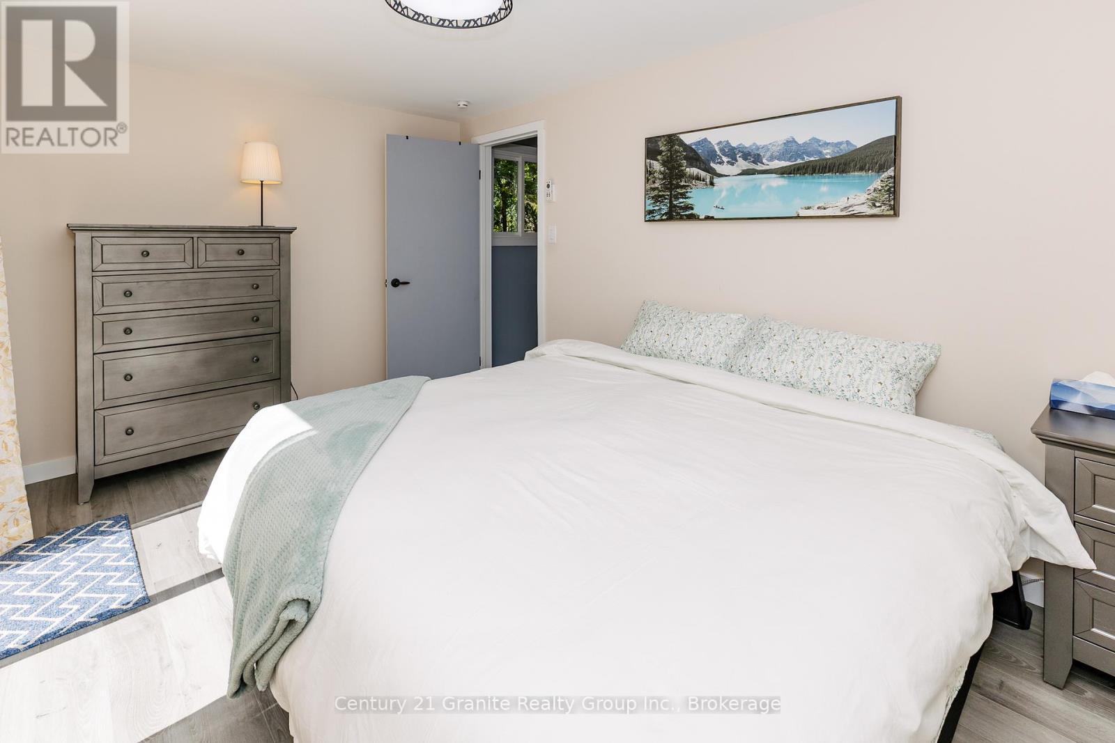 2347 Kashagawigamog Lake Road, Minden Hills (Minden), ON - Indoor Photo Showing Bedroom