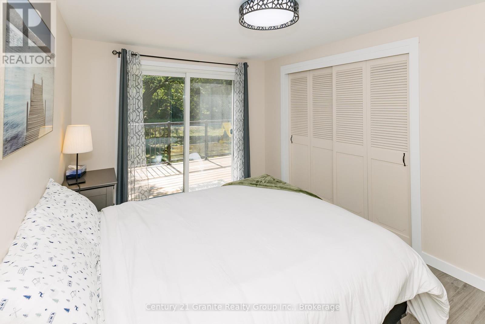 2347 Kashagawigamog Lake Road, Minden Hills (Minden), ON - Indoor Photo Showing Bedroom