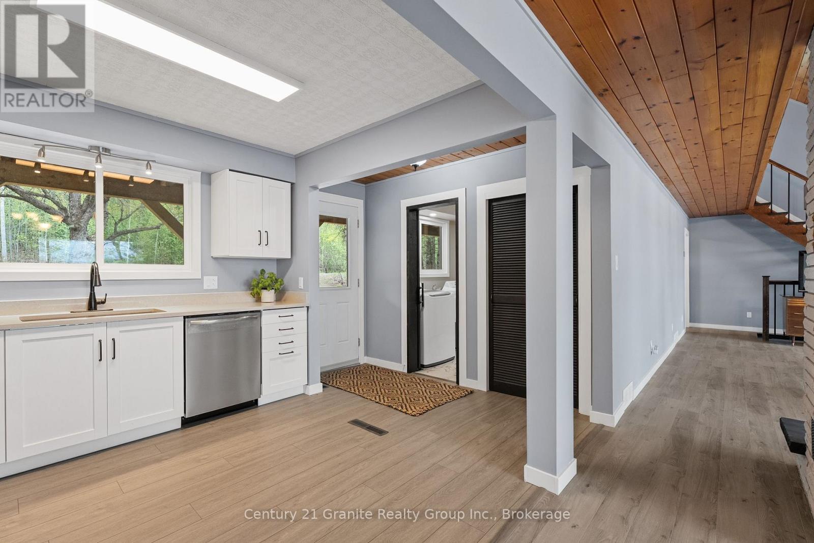 2347 Kashagawigamog Lake Road, Minden Hills (Minden), ON - Indoor Photo Showing Kitchen