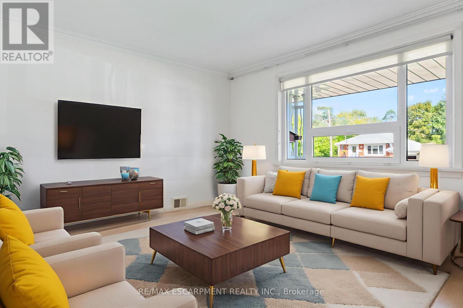2510 Donnavale Drive, Mississauga, ON - Indoor Photo Showing Living Room