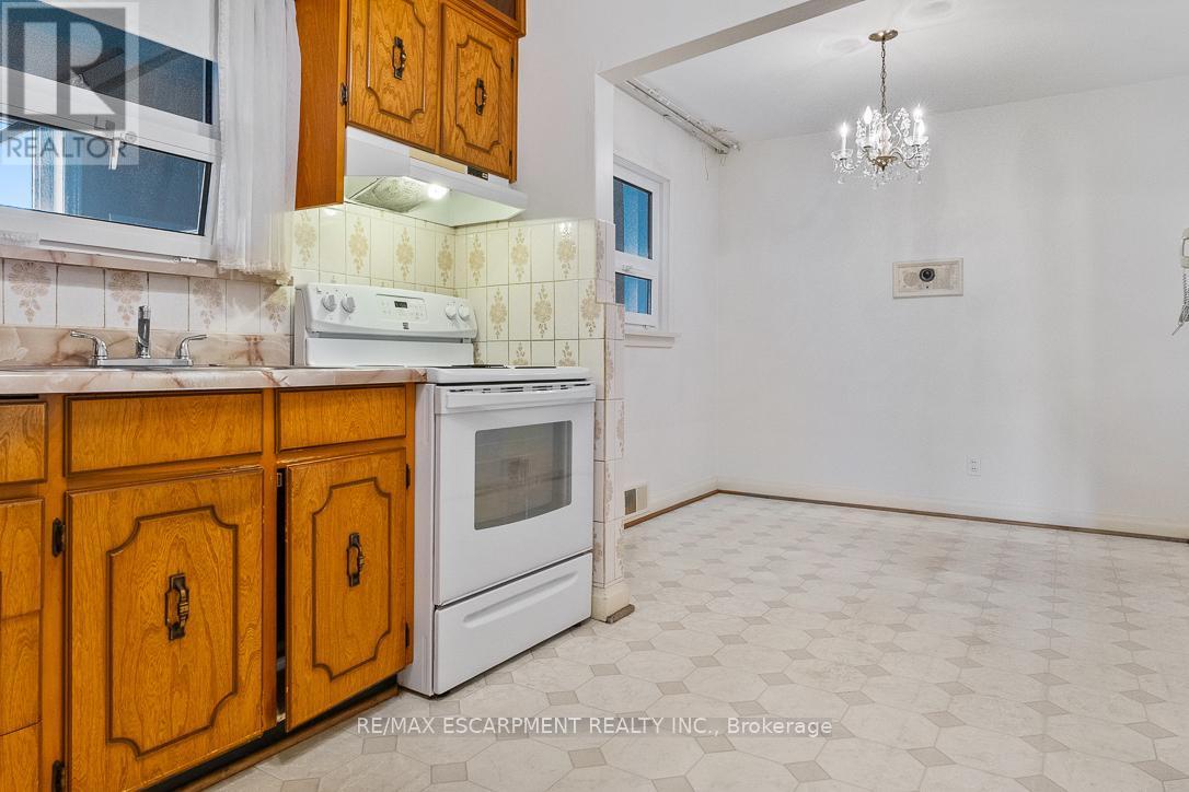 2510 Donnavale Drive, Mississauga, ON - Indoor Photo Showing Kitchen