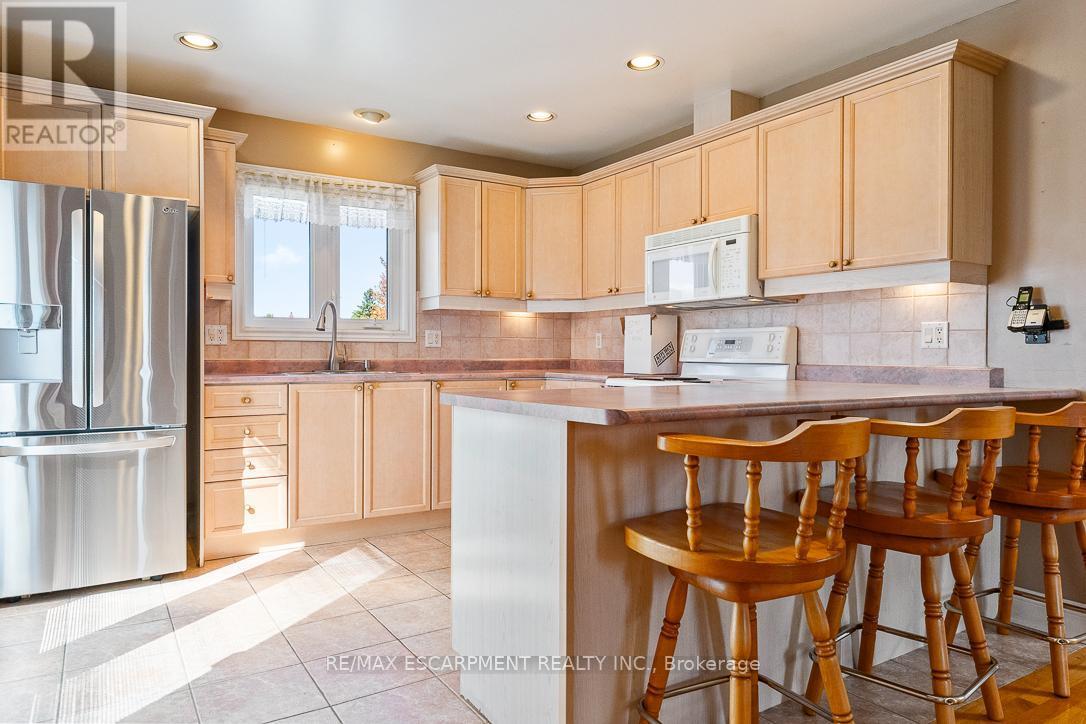 2510 Donnavale Drive, Mississauga, ON - Indoor Photo Showing Kitchen
