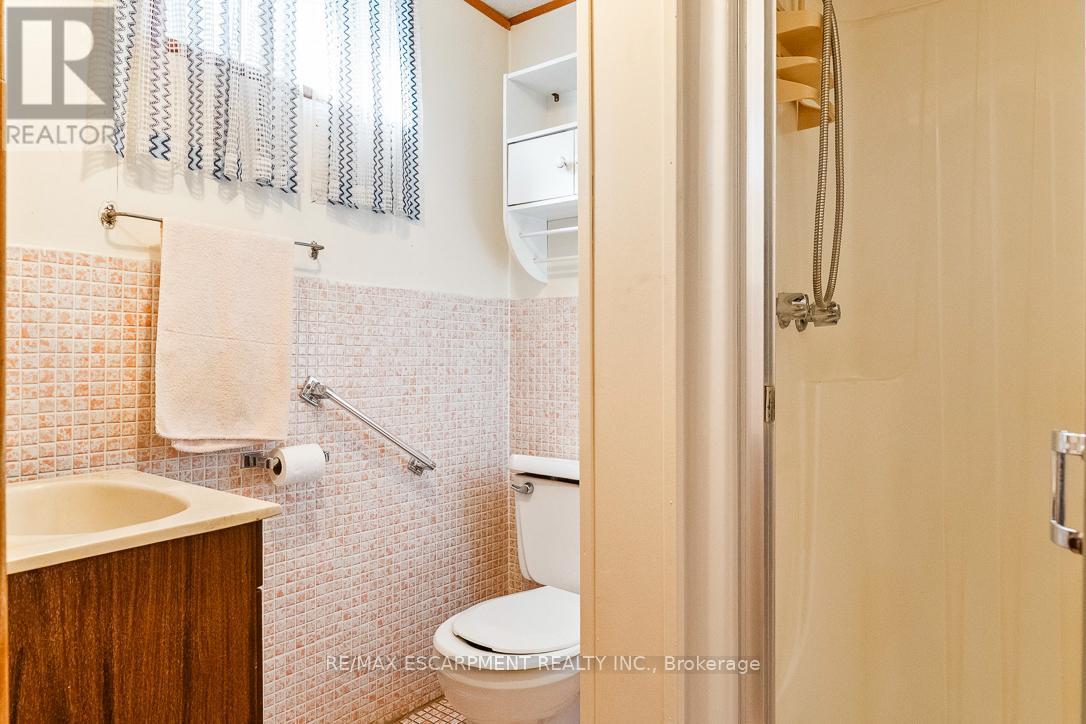 2510 Donnavale Drive, Mississauga, ON - Indoor Photo Showing Bathroom