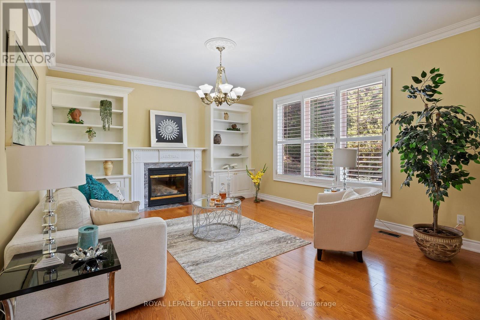 96 Bradgate Drive, Markham, ON - Indoor Photo Showing Living Room With Fireplace
