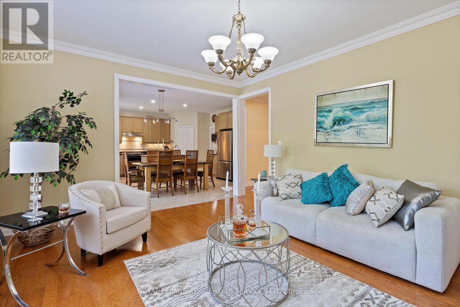 96 Bradgate Drive, Markham, ON - Indoor Photo Showing Living Room