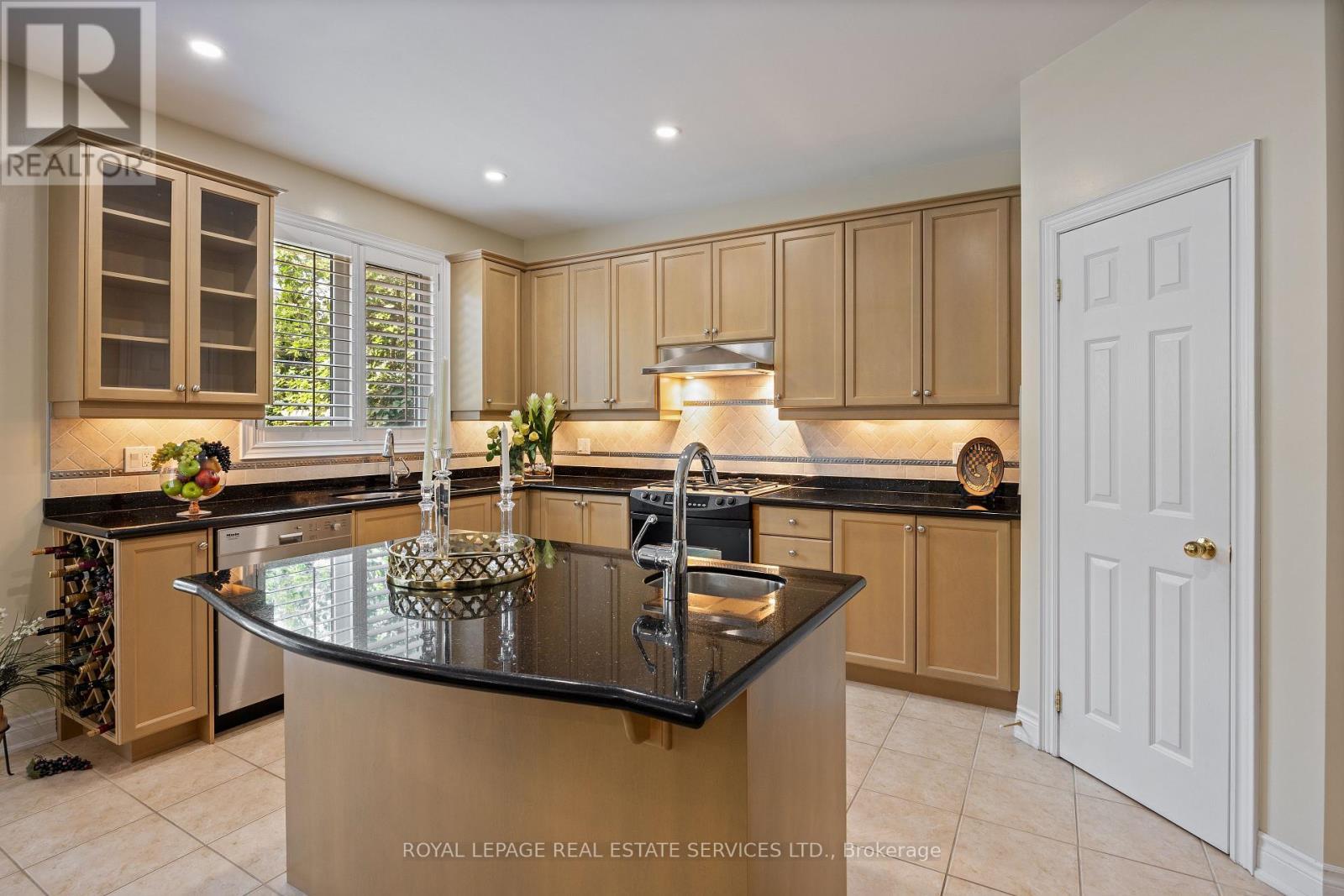 96 Bradgate Drive, Markham, ON - Indoor Photo Showing Kitchen