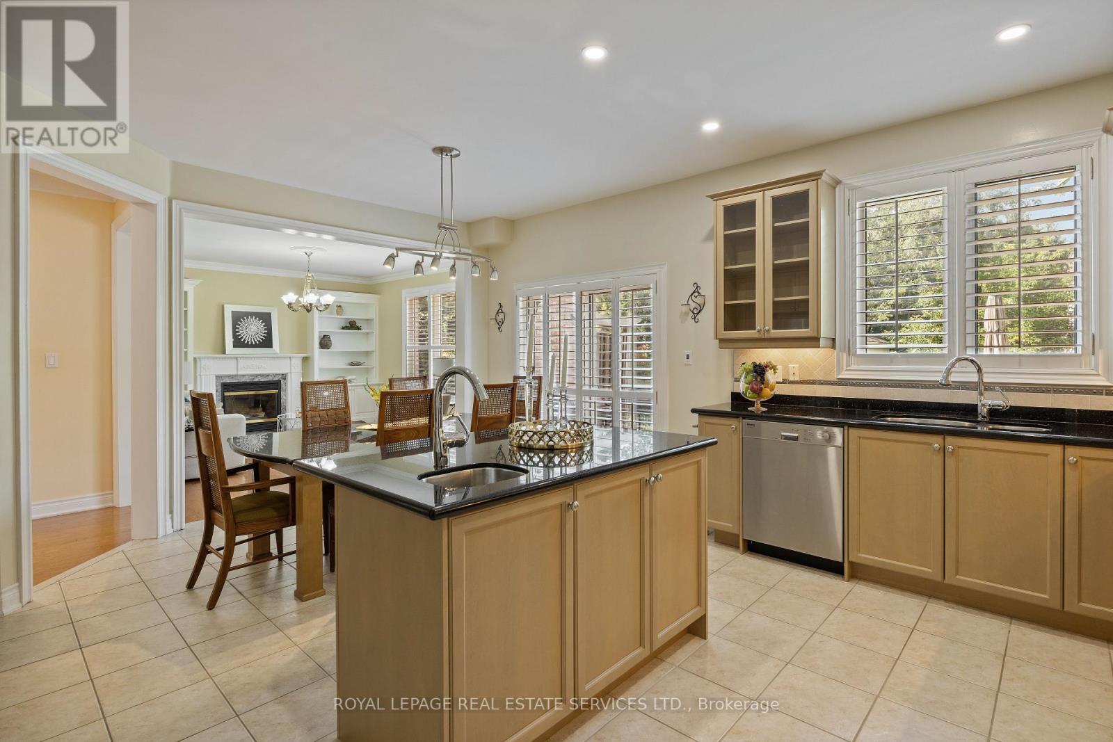 96 Bradgate Drive, Markham, ON - Indoor Photo Showing Kitchen With Double Sink