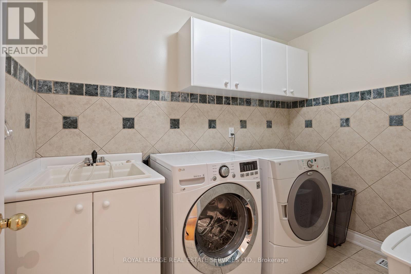 96 Bradgate Drive, Markham, ON - Indoor Photo Showing Laundry Room