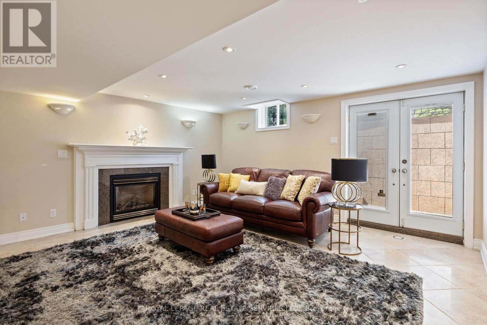 96 Bradgate Drive, Markham, ON - Indoor Photo Showing Living Room With Fireplace