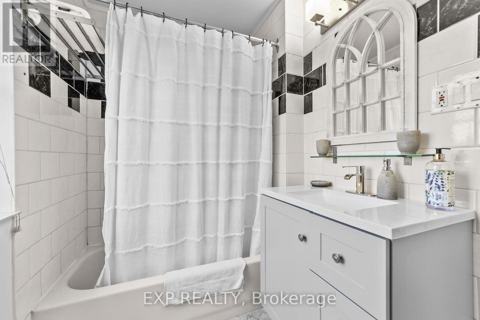 137 Fried Street, Bluewater (Dashwood), ON - Indoor Photo Showing Bathroom