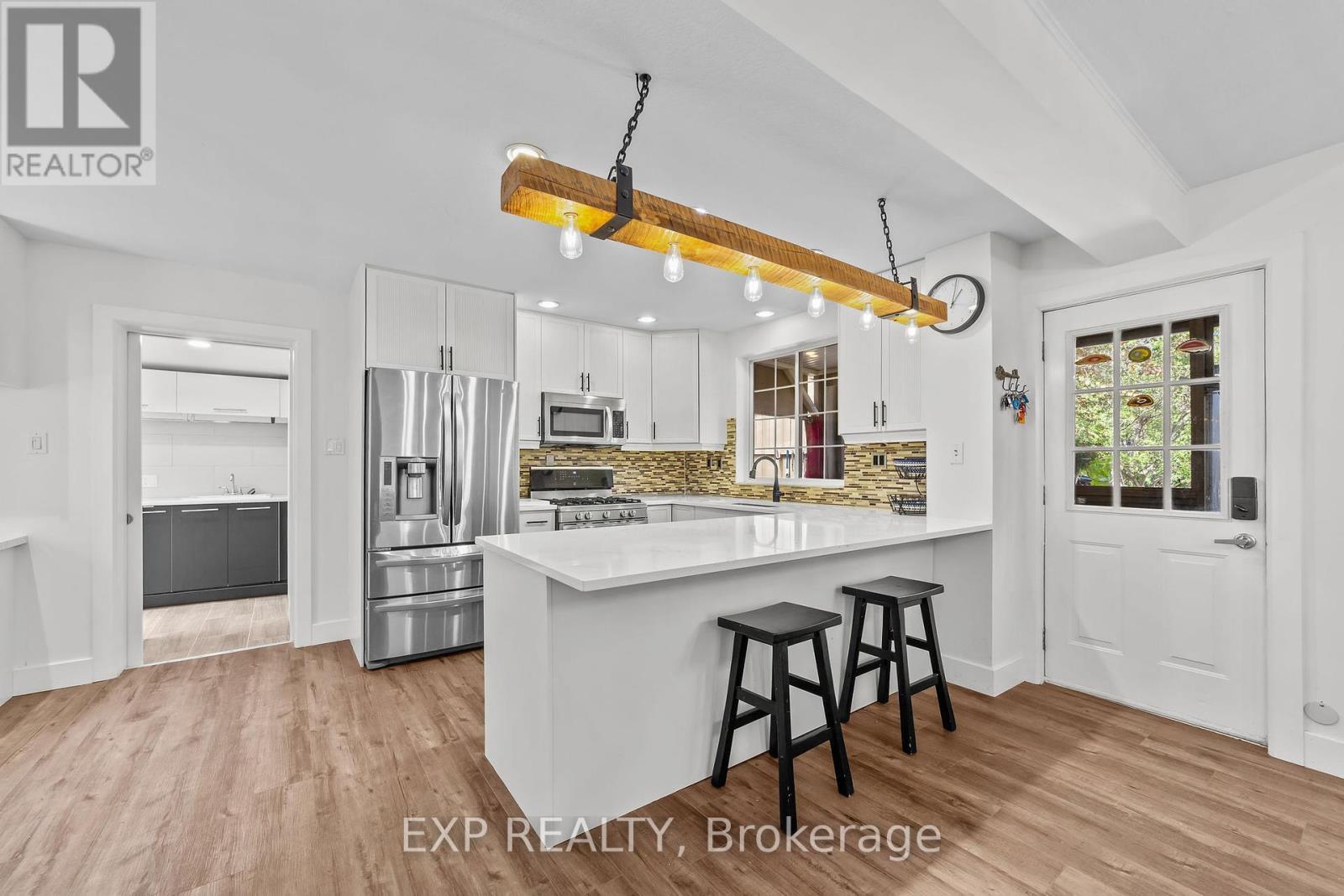 137 Fried Street, Bluewater (Dashwood), ON - Indoor Photo Showing Kitchen With Upgraded Kitchen