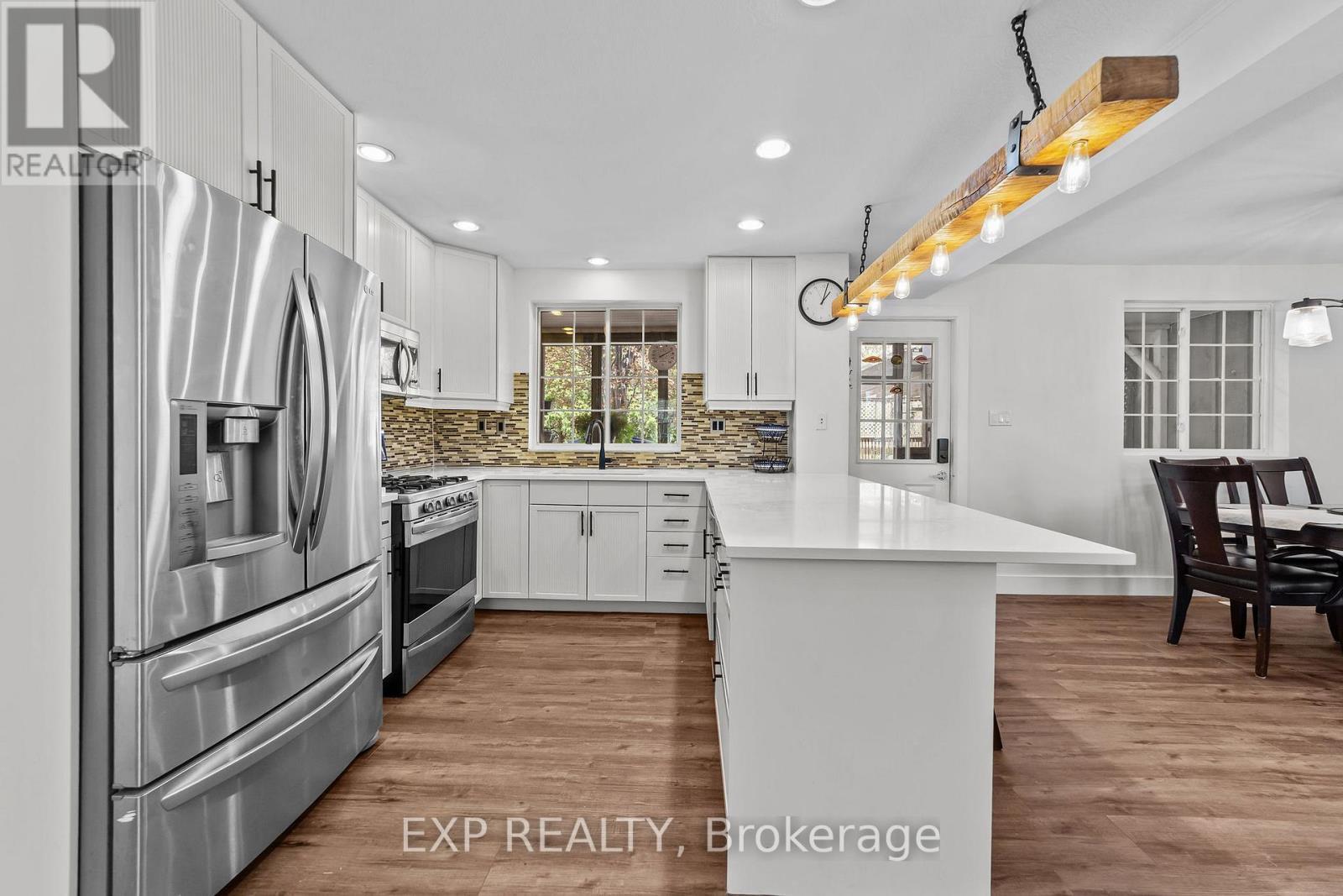 137 Fried Street, Bluewater (Dashwood), ON - Indoor Photo Showing Kitchen With Upgraded Kitchen