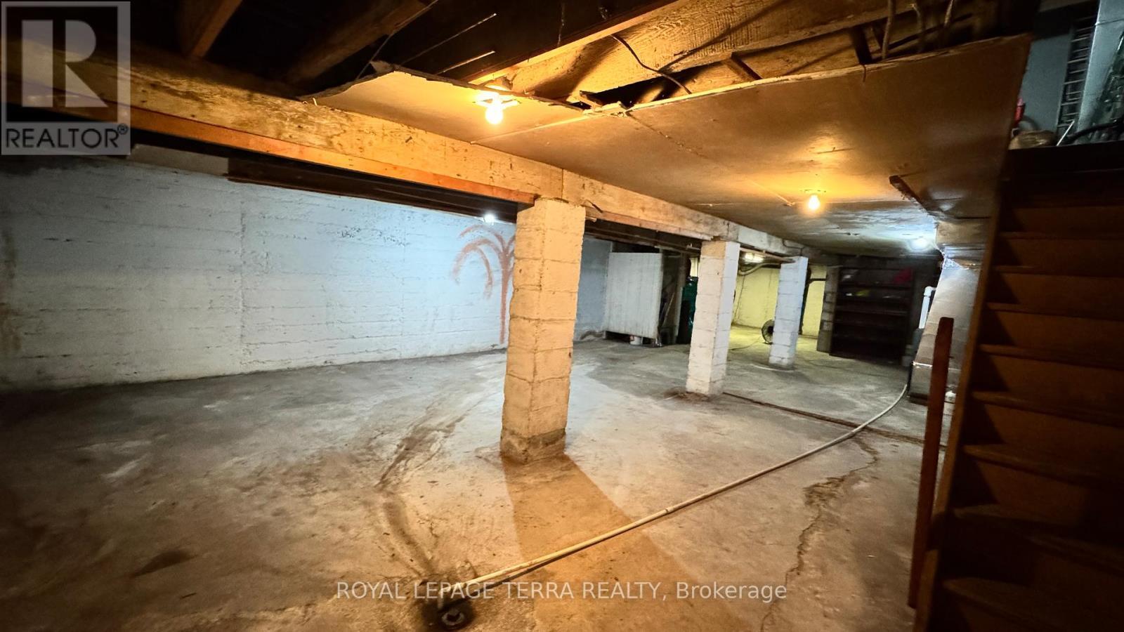 772 Barton Street E, Hamilton, ON